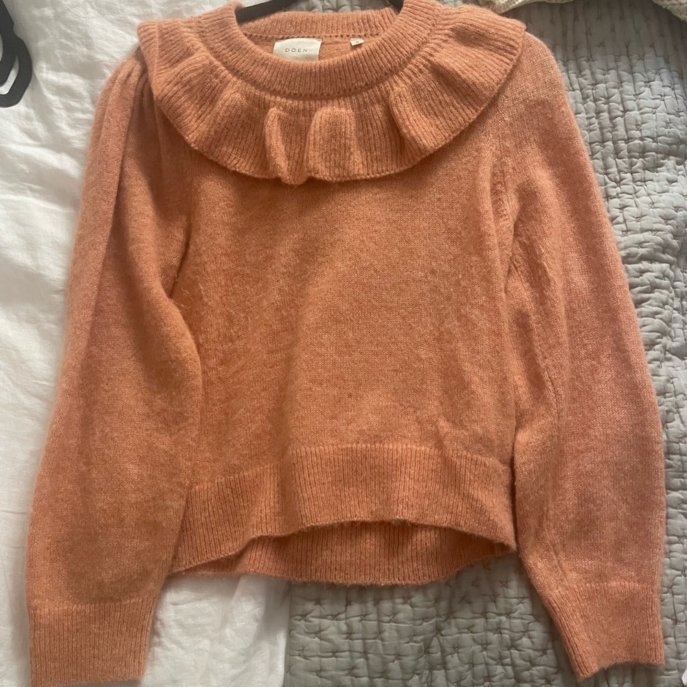 Doen Peach Ruffle Collar Women's Sweater